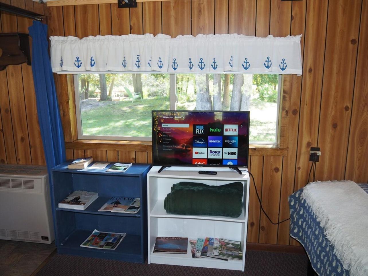 Sleeping Bear Riverside Cabins - Cabin #1 Honor Eksteriør bilde